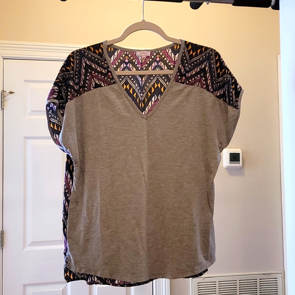Grey/Pattern T shirt